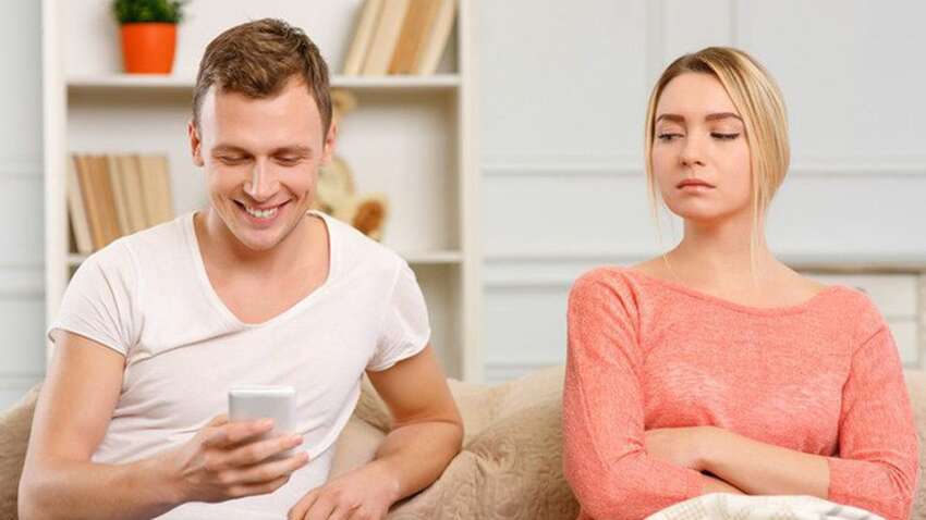 Он почти наверняка изменяет: психологи назвали тревожные сигналы, которые нельзя игнорировать