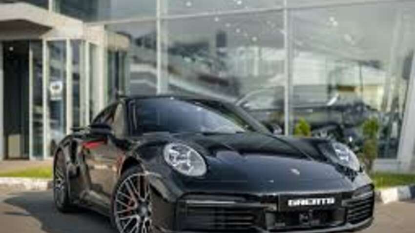 Роскошь сдулась: в Украину ввезли рекордно мало luxury-авто Роскошь сдулась: в Украину ввезли рекордно мало luxury-авто