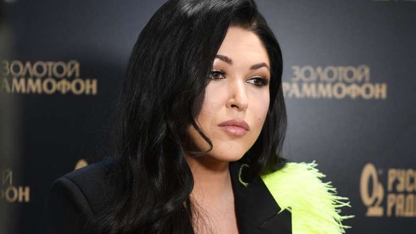 Була на піку популярності, а тепер "фуфло": відому композиторку виживають з шоу-бізнесу РФ