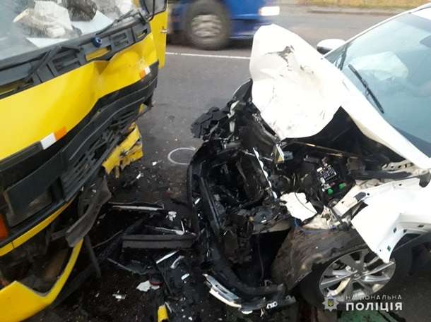 Под Николаевом произошло масштабное ДТП: 11 пострадавших, есть дети