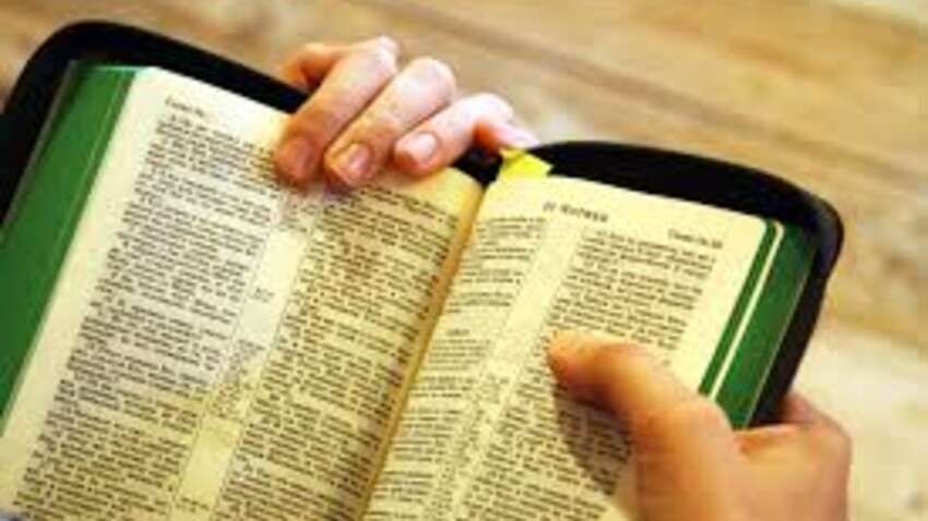 У Росії готуються знищувати Біблії: без штампа святі книги визнають «порушенням закону»