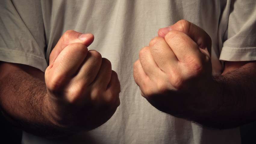  На Луганщине нардеп Полупанов и помощник "Слуги народа" устроили спарринг на улице  