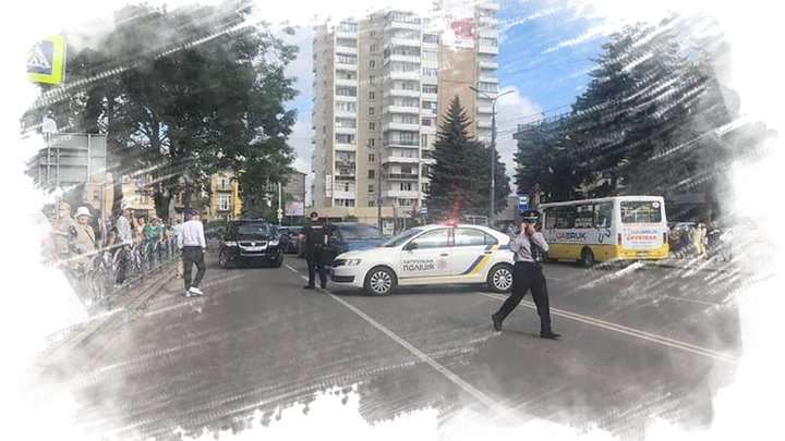 В Луцке - массовая эвакуация: террорист стреляет по окнам