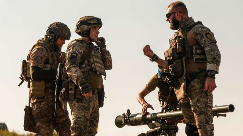 ЄС обговорює відправку військових інструкторів в Україну: які країни за, а хто проти ЄС обговорює відправку військових інструкторів в Україну: які країни за, а хто проти