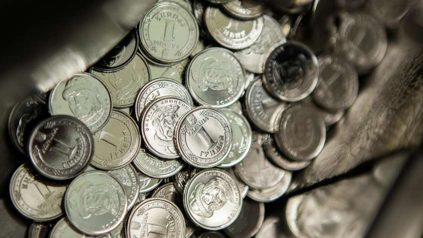 Жбурнув гривневі монети в обличчя касирки: поліція затримала учасника скандального відео з супермаркету в Полтаві