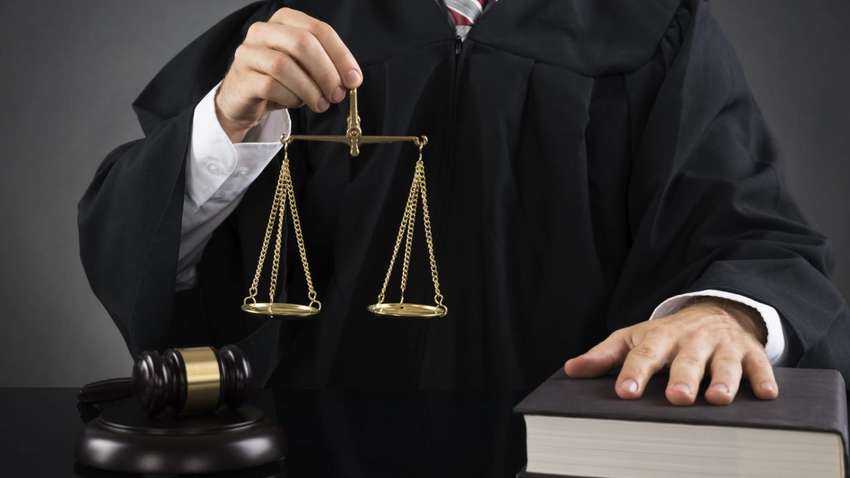 Зеленський скасував важливий тест для суддів, бо половина кандидатів не може його скласти Зеленський скасував важливий тест для суддів, бо половина кандидатів не може його скласти