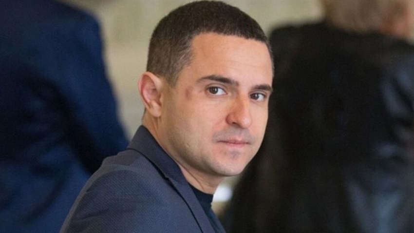 Возвращаться не собирается: скандальный нардеп от "Слуги народа" уехал в США Возвращаться не собирается: скандальный нардеп от "Слуги народа" уехал в США