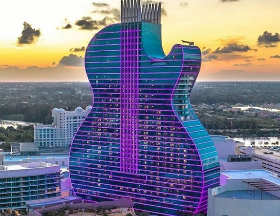 У Флориді відкрили готель у вигляді гігантської гітари