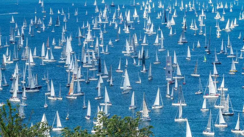 Впервые за 182 года женщин пустили в брюках на Королевскую регату Впервые за 182 года женщин пустили в брюках на Королевскую регату