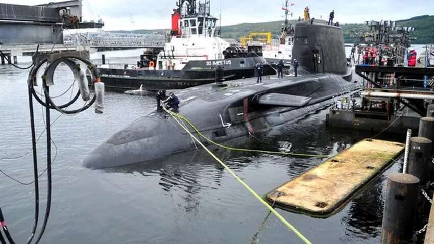 Во Франции открыли огонь по неизвестным дронам над базой с ядерным оружием Во Франции открыли огонь по неизвестным дронам над базой с ядерным оружием