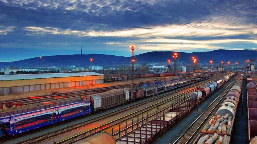 Через Украину начал курсировать грузовой поезд из Китая в Словакию