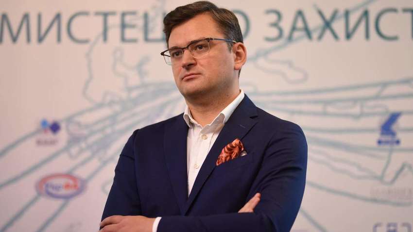 Кулеба отреагировал на обстрел британского корабля возле Крыма