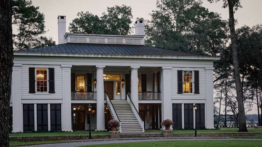 Звезда «Бэтмена» продает по скидке свое роскошное имение