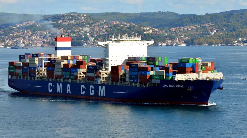 В Одессу едет контейнеровоз из Китая: ранее команда переболела