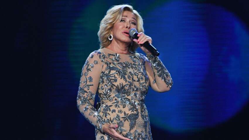  Скандальную певицу из Киева, хвалящую режим Кремля, со скандалом высадили из самолета 