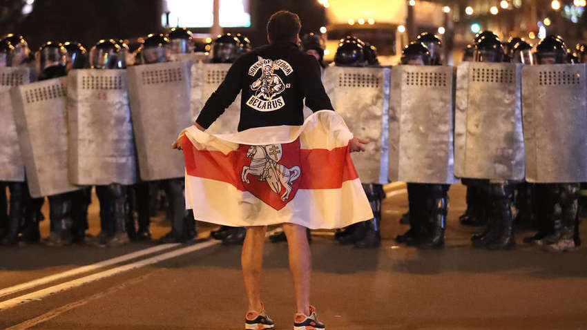 За плакат з написом «Тільки раз в пеклі» - 14 діб: білоруського активіста засудили до адмінарешту