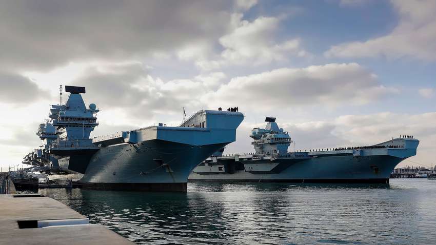 Правь Британия: авианосец флота Ее Величества испортился из-за воды