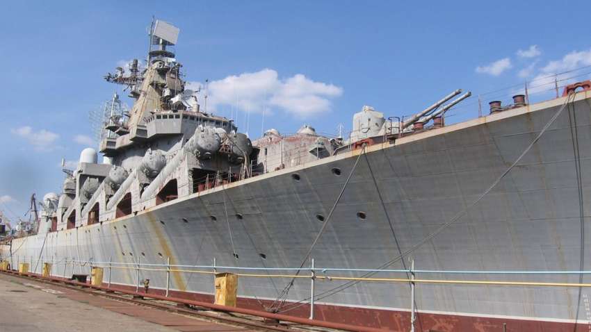 Абромавічус має намір продати ракетний крейсер "Україна"