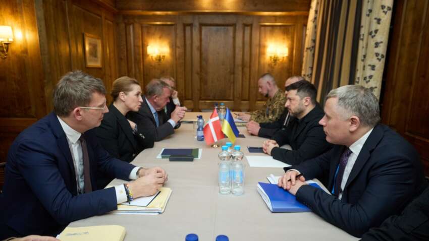 Для України досі діють червоні лінії щодо зброї у війні: премʼєр Данії здивувала заявою Для України досі діють червоні лінії щодо зброї у війні: премʼєр Данії здивувала заявою