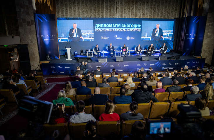 “Мир через силу”: Андрій Сибіга окреслив чотири ключові кроки для України “Мир через силу”: Андрій Сибіга окреслив чотири ключові кроки для України