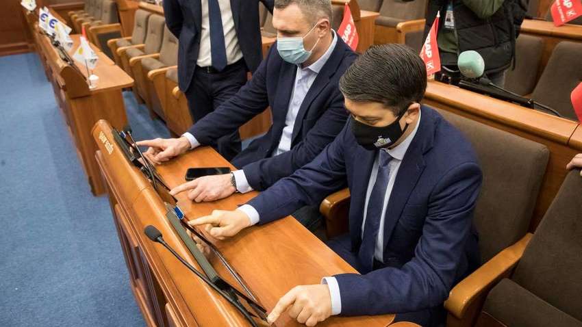 Кличко повчив Разумкова правильно голосувати (фото)