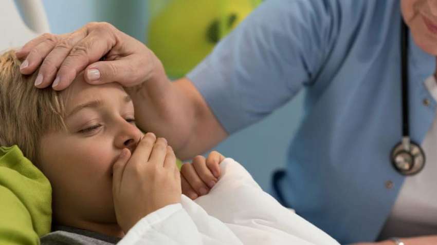 На Днепропетровщине умирают люди от коронавируса и болеют коклюшем