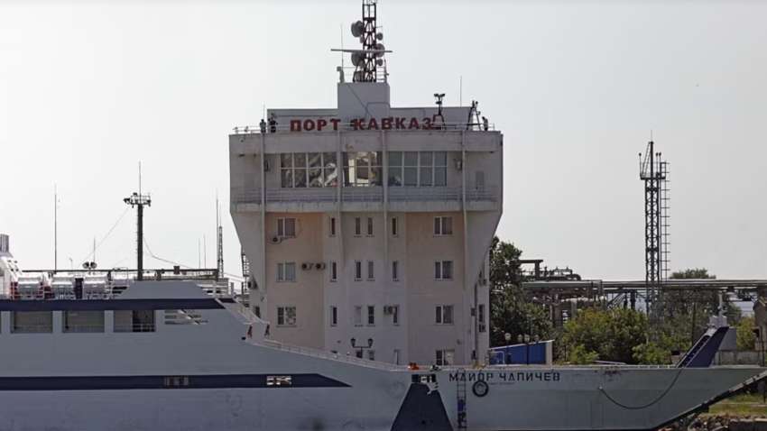 В РФ пылает паром с топливом в порту "Кавказ". Туда прилетел «Нептун» (ВИДЕО)