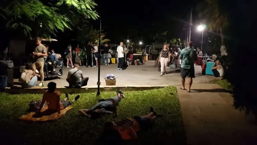 «Поселили в місцевий бордель»: туристи, які застрягли в Занзібарі, розповіли про умови проживання (ВІДЕО)