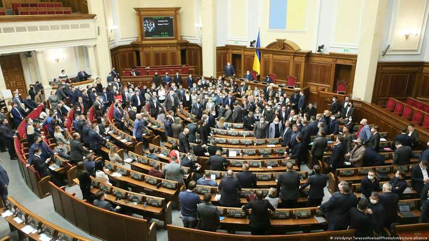 В Раду поступили заявления на сложение мандатов еще от двух нардепов