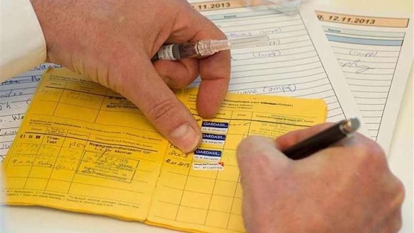 В Украине поддельные COVID-сертификаты на каждом шагу: эксперт рассказал, в чем главная опасность