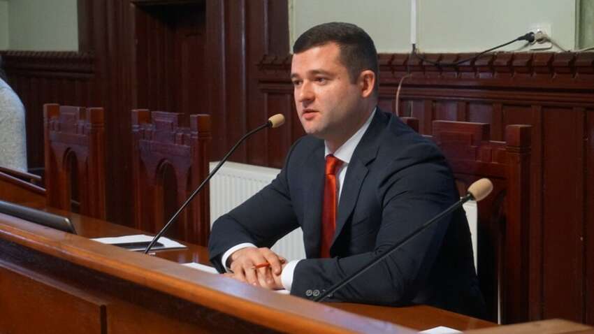 Вартість взуття мера Мукачева вражає: який бренд обрав Андрій Балога Вартість взуття мера Мукачева вражає: який бренд обрав Андрій Балога