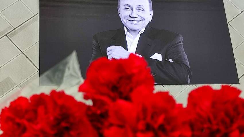 "Нелюди": онука російського коміка влаштувала скандал на його похоронах (ВІДЕО)