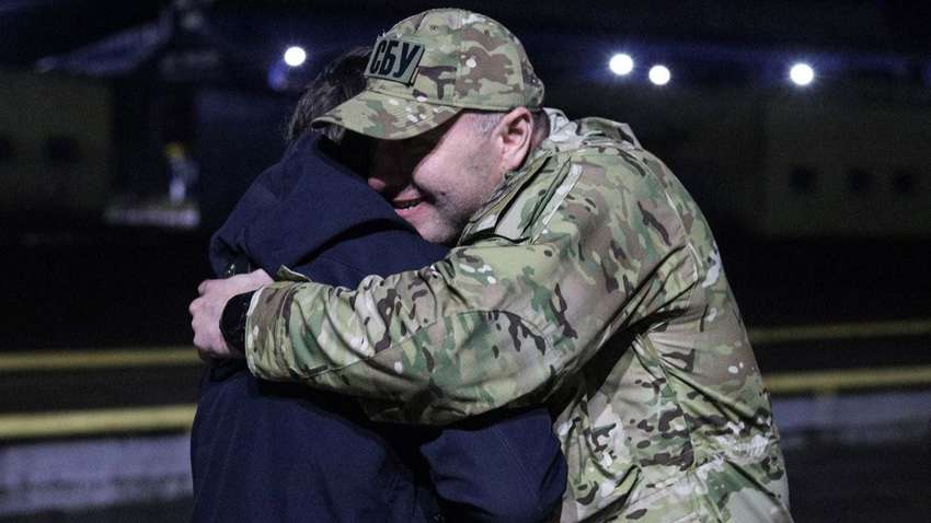 СБУ показала як проходив обмін 215 українських полонених (ВІДЕО)