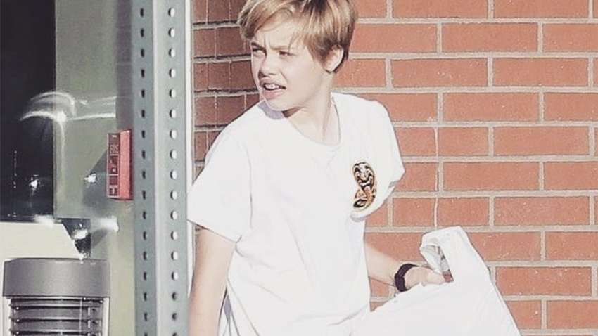 Дочь Джоли и Питта пыталась прятать грудь, чтоб казаться мальчиком,-ФОТО