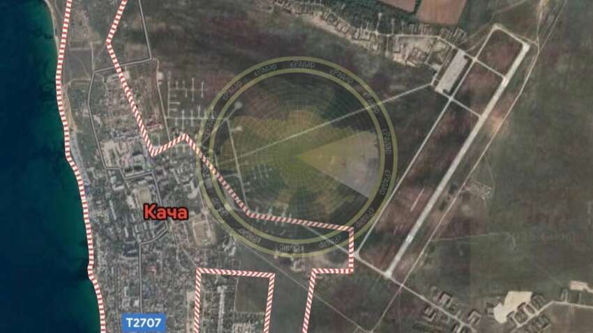 В Крыму прогремели взрывы: сообщают о попадании по вражескому самолету 