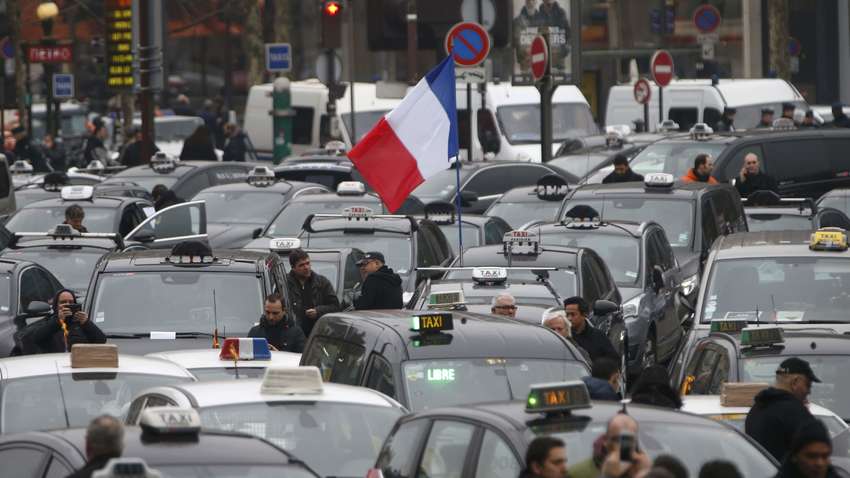 У Парижі утворилися колосальні автопробки через "пенсійні страйки"