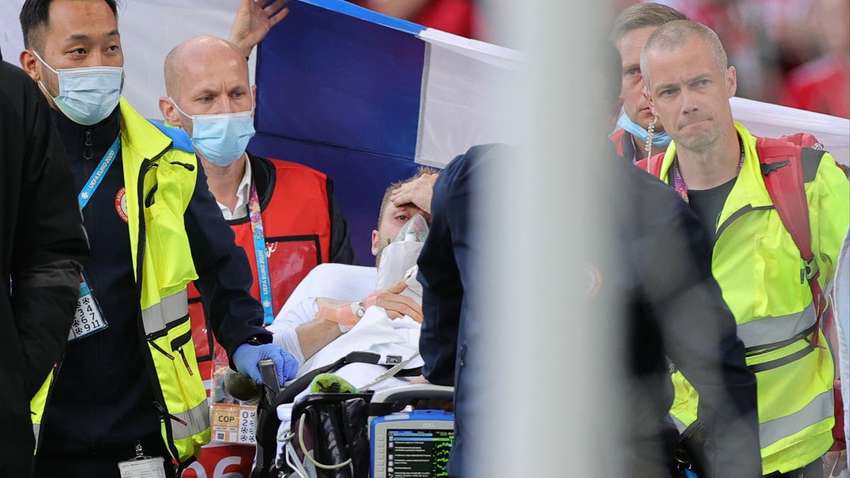 Как в UEFA отблагодарили врачей, которые спасли жизнь Кристиану Эриксону Как в UEFA отблагодарили врачей, которые спасли жизнь Кристиану Эриксону