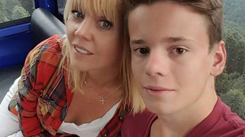 Ведет себя как отец: сын известной певицы в РФ бьет свою жену Ведет себя как отец: сын известной певицы в РФ бьет свою жену