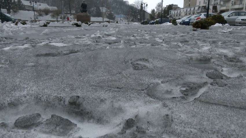 Землю укрыл черный снег: на Прикарпатье жители рассказали о нарушениях на соседней ТЭС