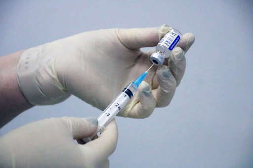 Срок годности поджимает: в МОЗ назвали две вакцины, которыми первыми будут колоть украинцам в сентябре-октябре