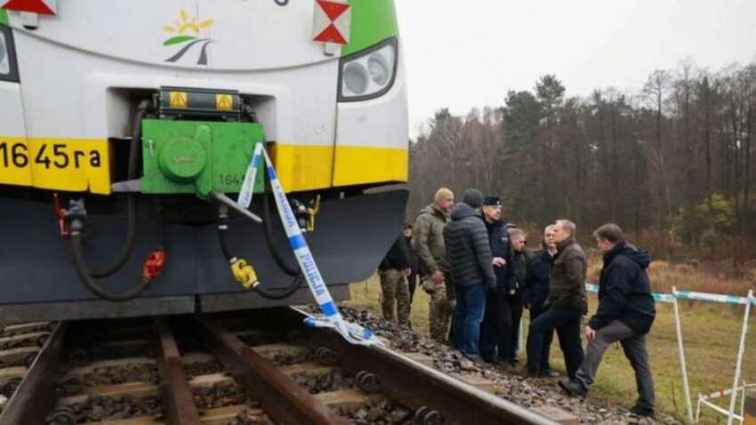 В Польше повысили «уровень тревоги»: власти заявили об угрозе новых терактов на железной дороге В Польше повысили «уровень тревоги»: власти заявили об угрозе новых терактов на железной дороге