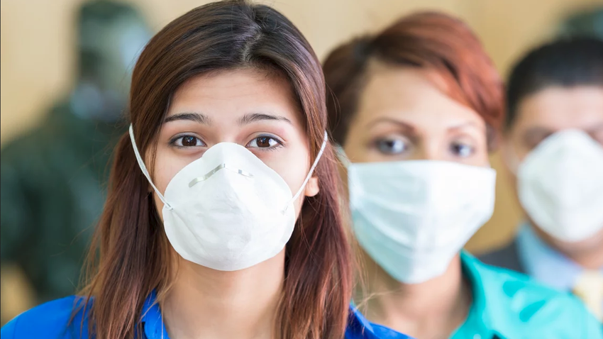 Медики рассказали, как сделать одноразовую маску многоразовой и убить вирус за полчаса