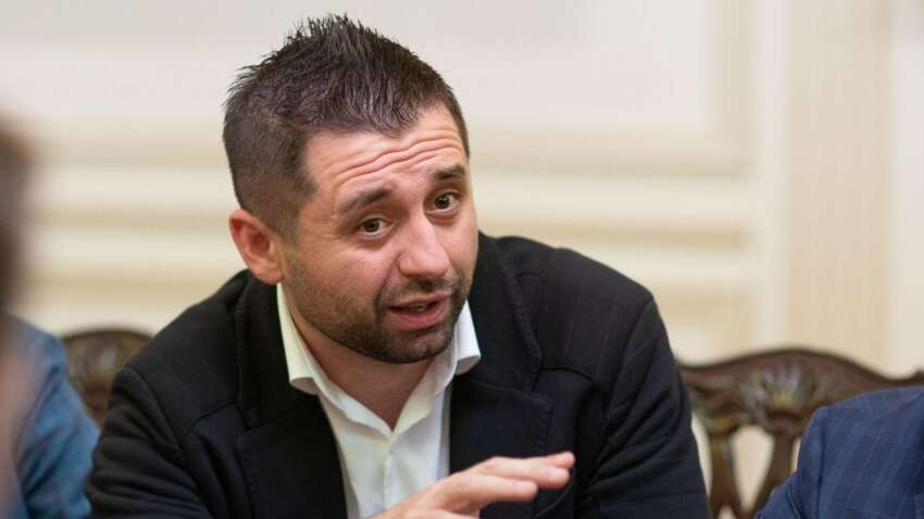 Мобилизация нардепов и отправка на фронт: Арахамия пояснил заявление Зеленского