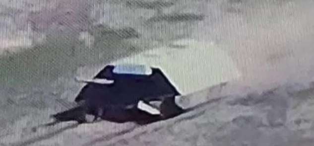 Дивний російський "танк-черепаха" було успішно знищено українськими силами