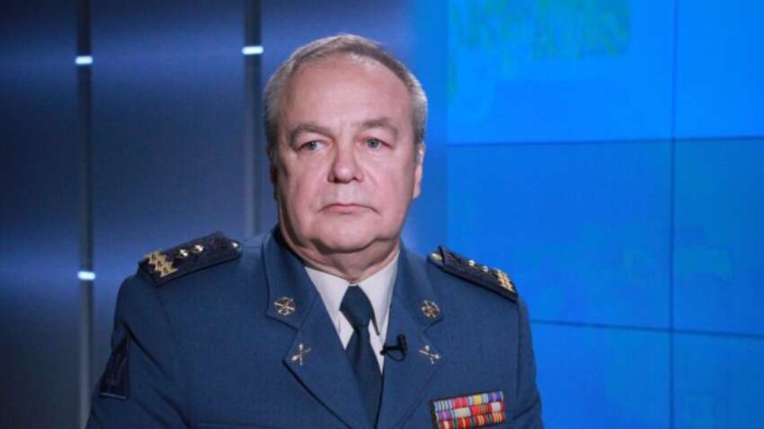 Генерал призвал закрыть выезд молодежи из Украины: куда предлагает отправить