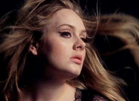 Альбом Адель стал самым продаваемым в США второй год подряд