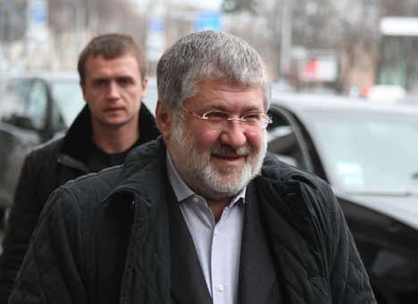 Коломойского душат «подарками»