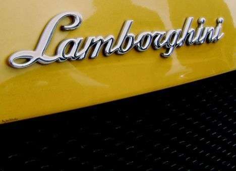 Россияне начнут курить сигареты Lamborghini