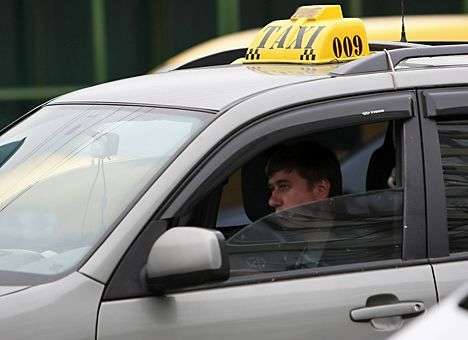 Тысячи таксистов бастуют во Франции, блокированы дороги и аэропорты