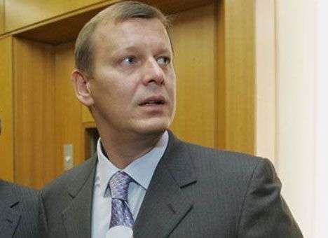 Ради главы НБУ Клюев изменил внешность (ФОТО)